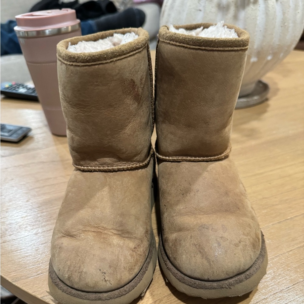 Ugg short boot